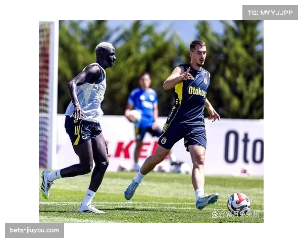 球迷讨论欧冠判罚可判可不判范畴 防守动作必要性成焦点